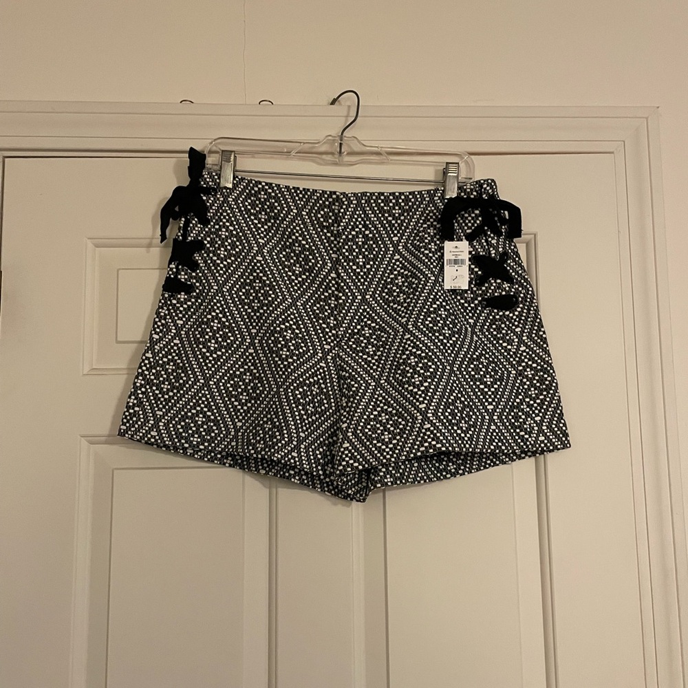 GAP NWT Shorts black and white side ribbon Size 8